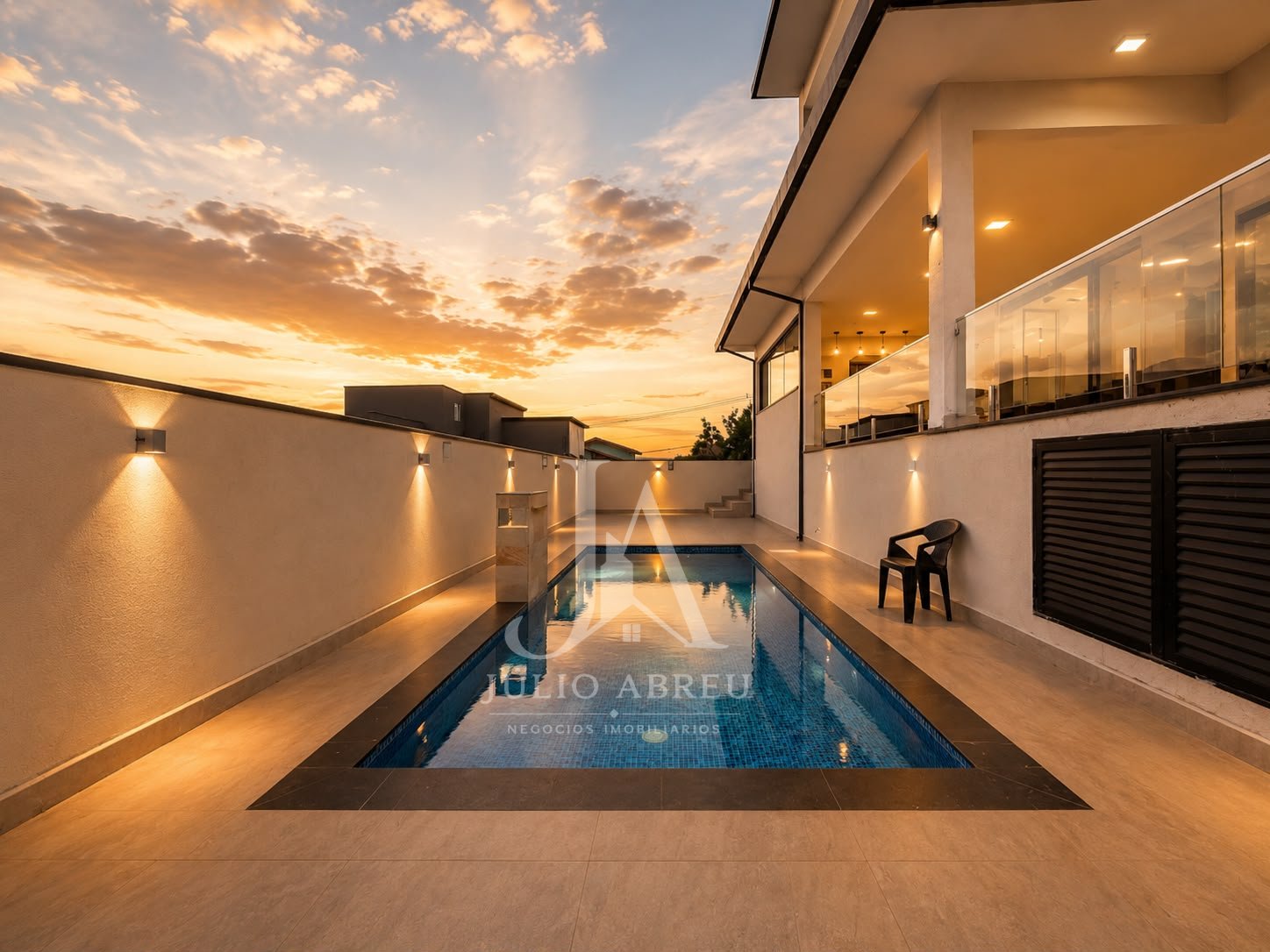 Casa de Alto Padrão à Venda no EcoPark Bourbon em Caçapava | 3 Suítes, Piscina e Vista Cinematográfica