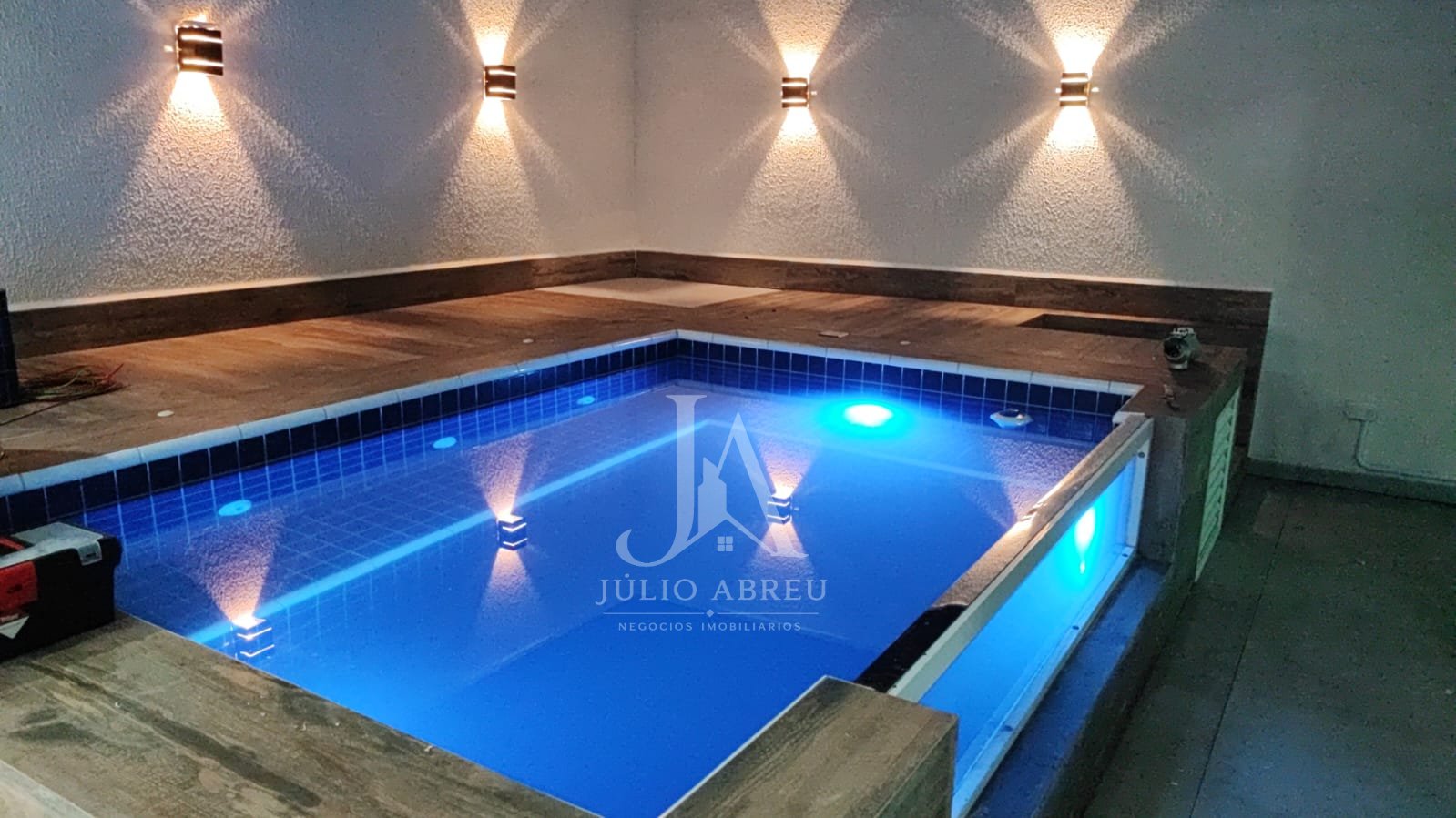 Casa de Alto Padrão em São José dos Campos | 290 m² | 3 Suítes | Piscina com Hidromassagem | 2 Vagas
