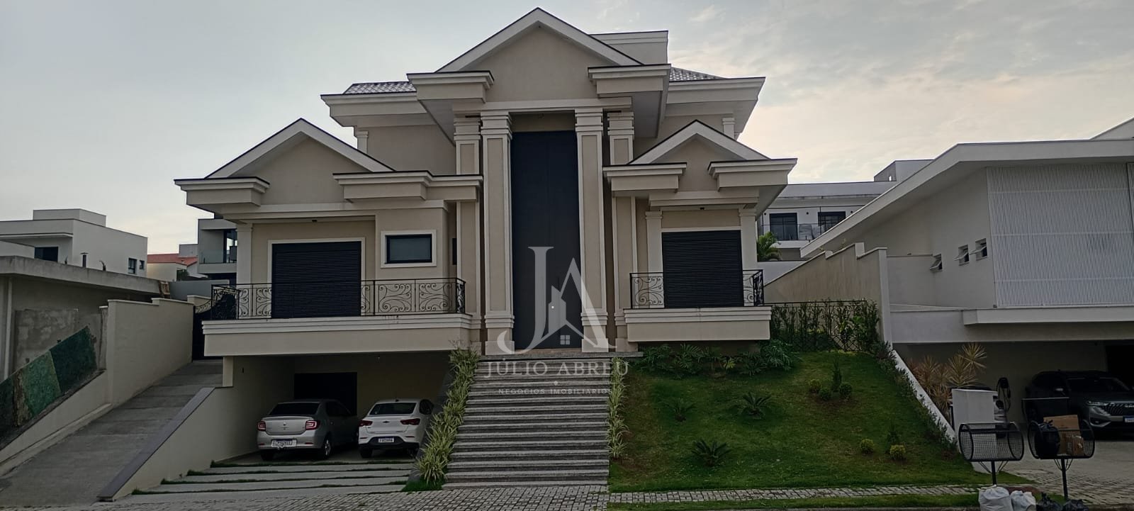 Casa de Alto Padrão no Reserva do Paratehy | 4 Suítes | Localização Privilegiada em São José dos Campos