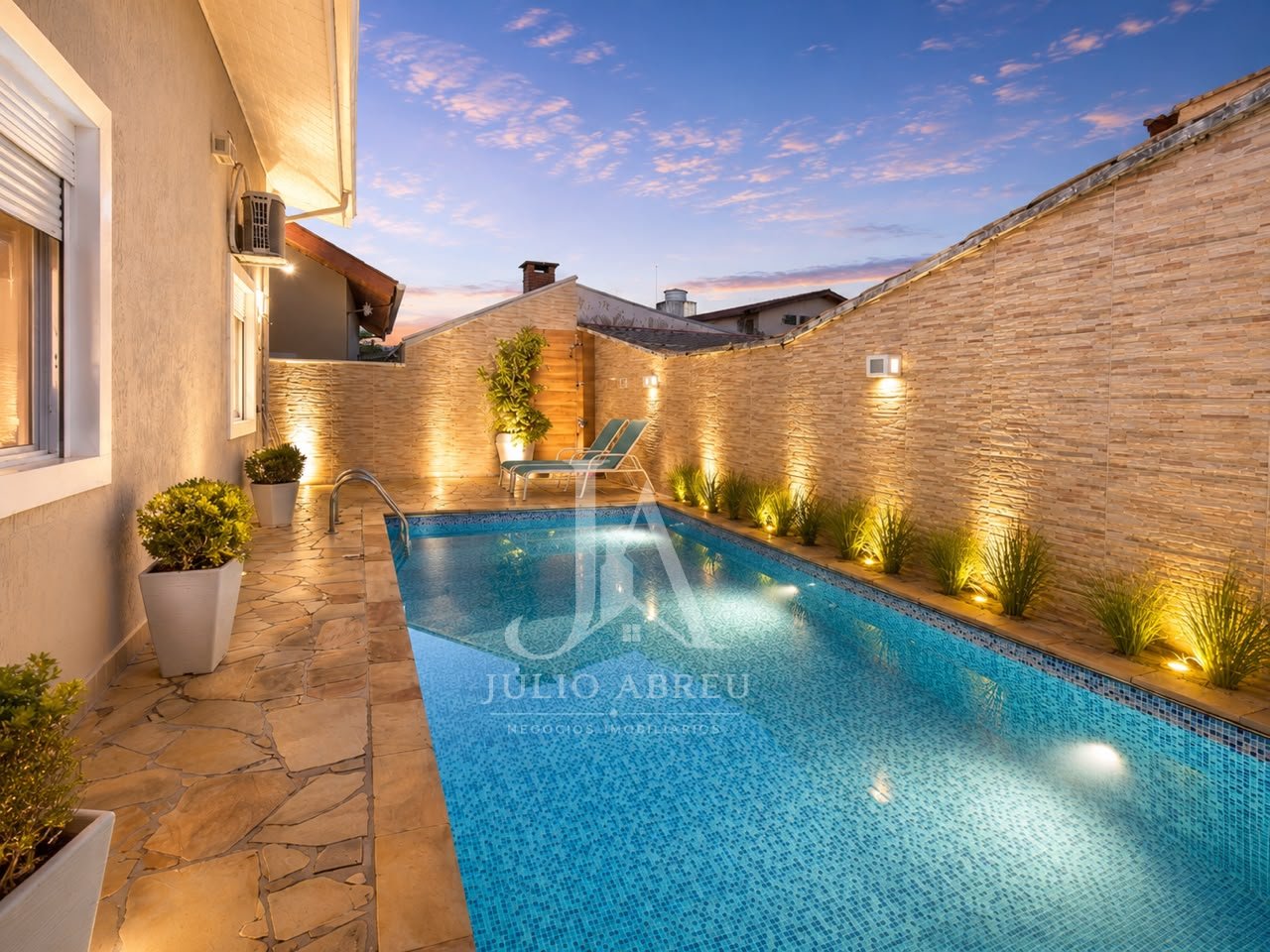 Casa Térrea com Piscina no Residencial Eldorado | 3 Suítes | Excelente Oportunidade em São José dos Campos