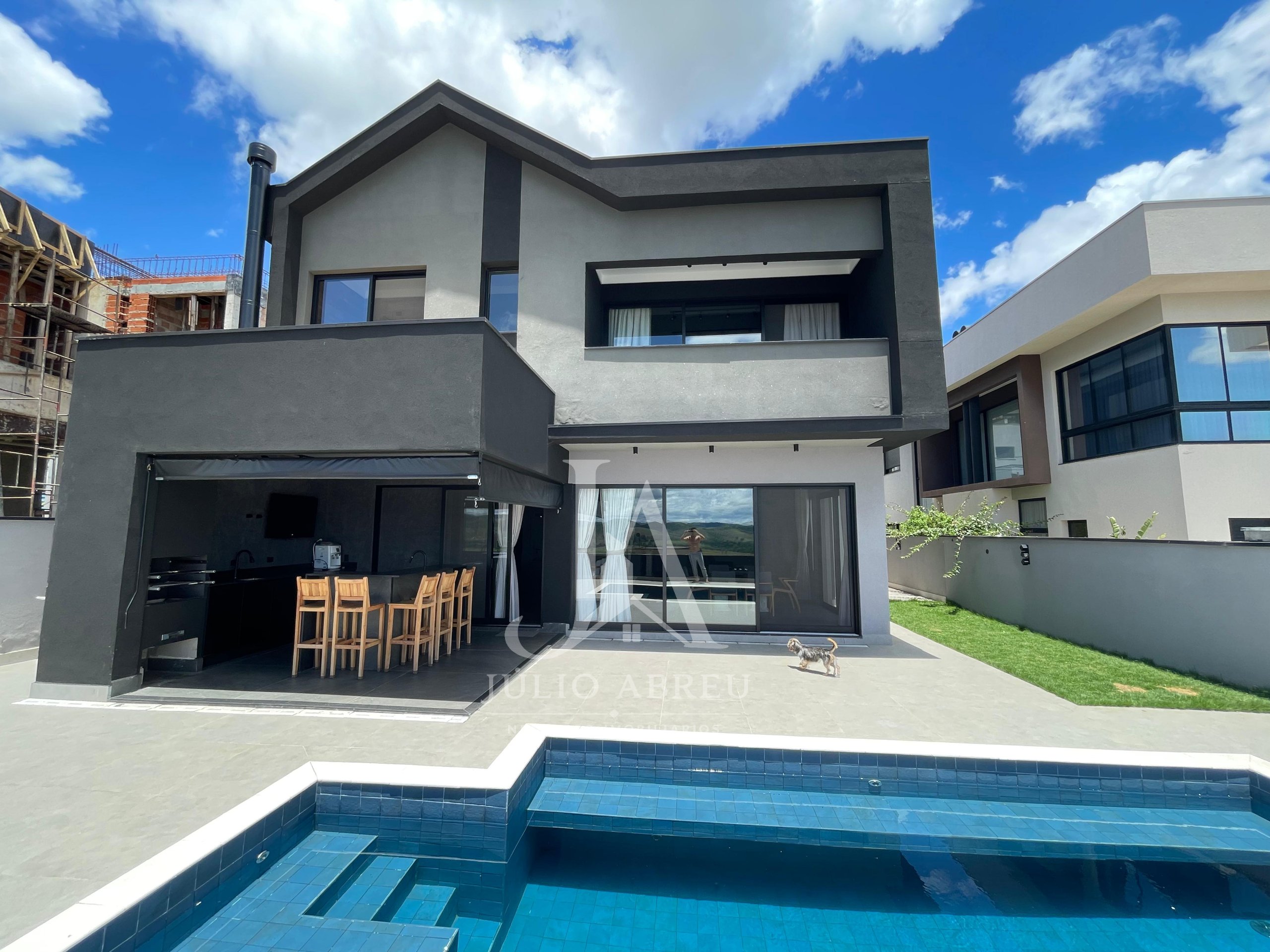 Casa de Alto Padrão no Urbanova | 400 m² | 4 Dormitórios | 4 Suítes | Vista Permanente | São José dos Campos