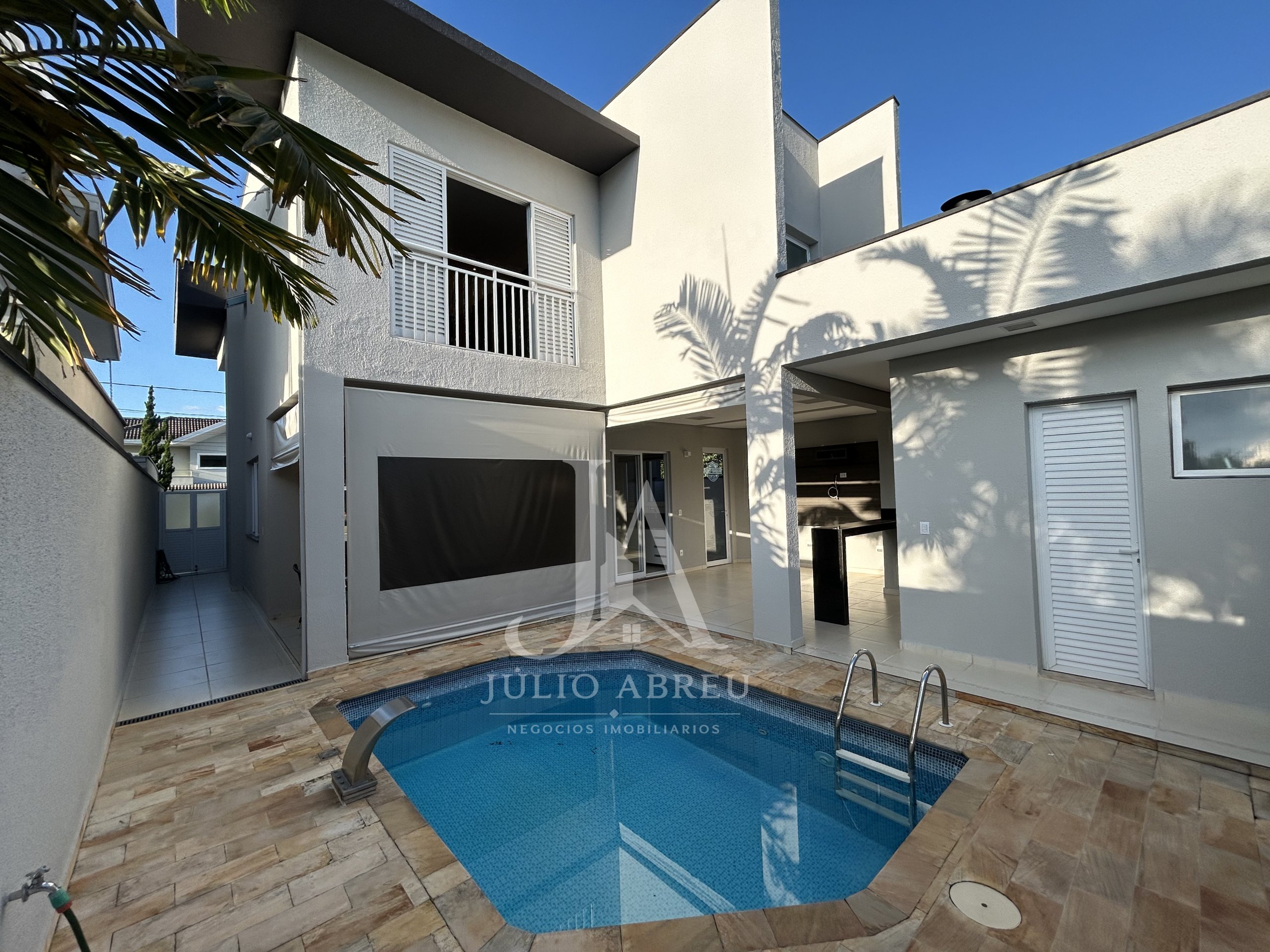 Casa de alto padrão à venda no Altos da Serra VI | 270 m², 4 suítes, piscina e energia fotovoltaica no Urbanova